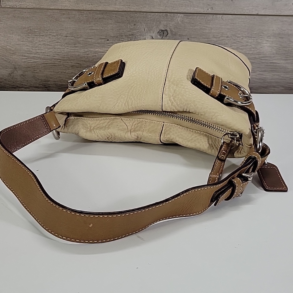 Vintage Coach Soho Slim Cream Pebble Leather Hobo Bag with Brown Accents - Picture 5 of 16